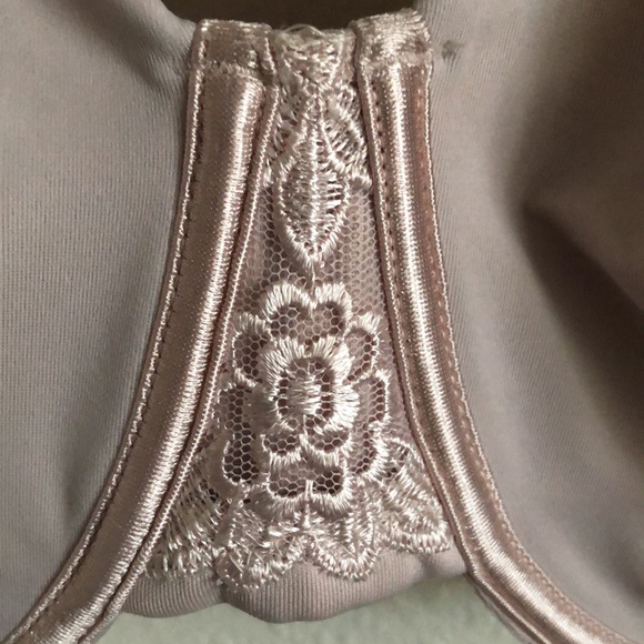 VANITY FAIR Bra. - Picture 3 of 5